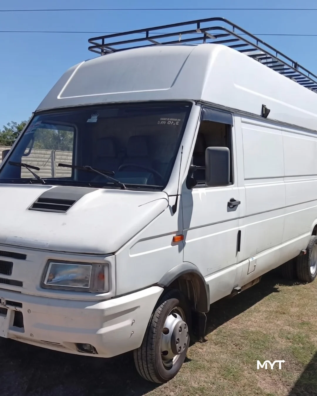 Furgón de MYT Transportes para transporte de mercadería en Buenos Aires